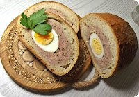 Chleb faszerowany mięsem mielonym i jajkami
