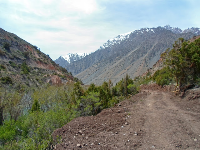 Водопад на Искандарье, окрестности Искандеркуля, Фанские горы, Таджикистан