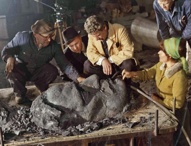 Photograph of the Finnish sculptor Eila Hiltunen creating the relief   of Jean Sibelius for the monument in Helsinki.