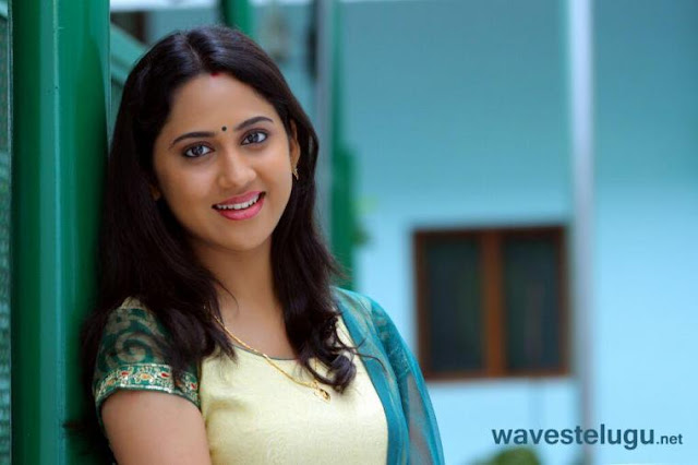 Mia George Actress photos in Oru Naal Koothu film