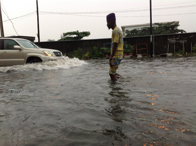 PHOTOS: Flood ‘takes over’ Lekki phase 1