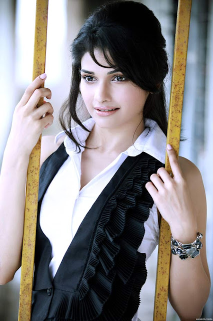 Prachi Desai HD Wallpapers Free Download