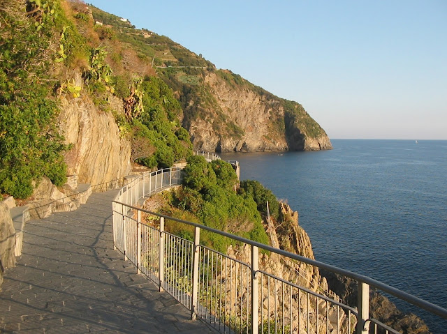 Via dell'Amore and the Cinque Terre coast viewed toward Riomaggiore