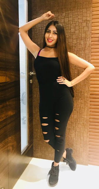 Bollywood Beauty Ruma Sharma Hot Images In Black Outfits