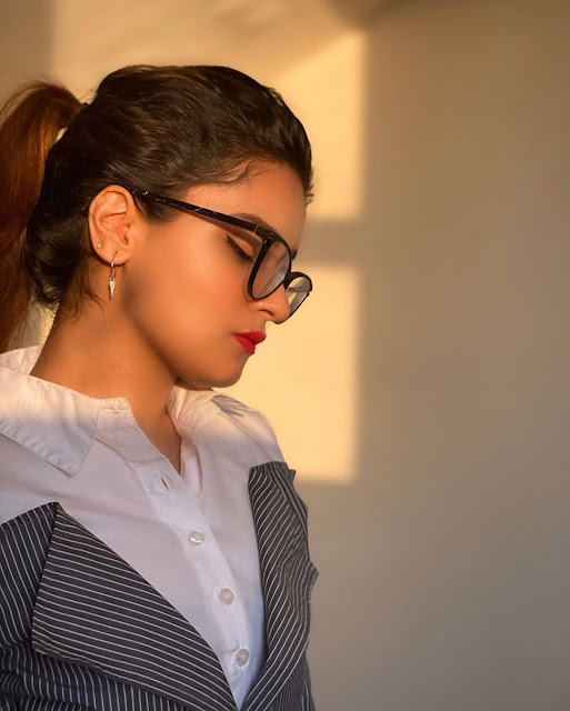 Avneet Kaur wallpapers, avneet kaur download, avneet kaur hd instagram photos, avneet kaur facebook, avneet kaur selfie, avneet kaur images, avneet kaur photos