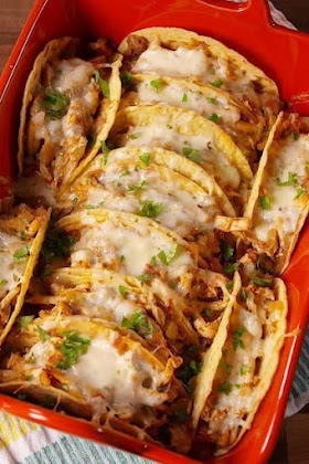 Chicken tacos with cheese 