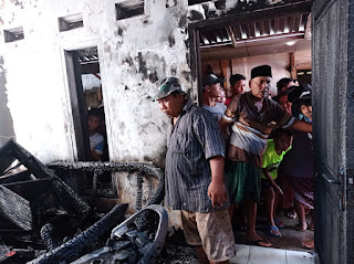 Kebakaran rumah tinggal milik Bapak Miseri, warga Dusun Krajan Desa Tanggung Kecamatan Padang Kabupaten Lumajang