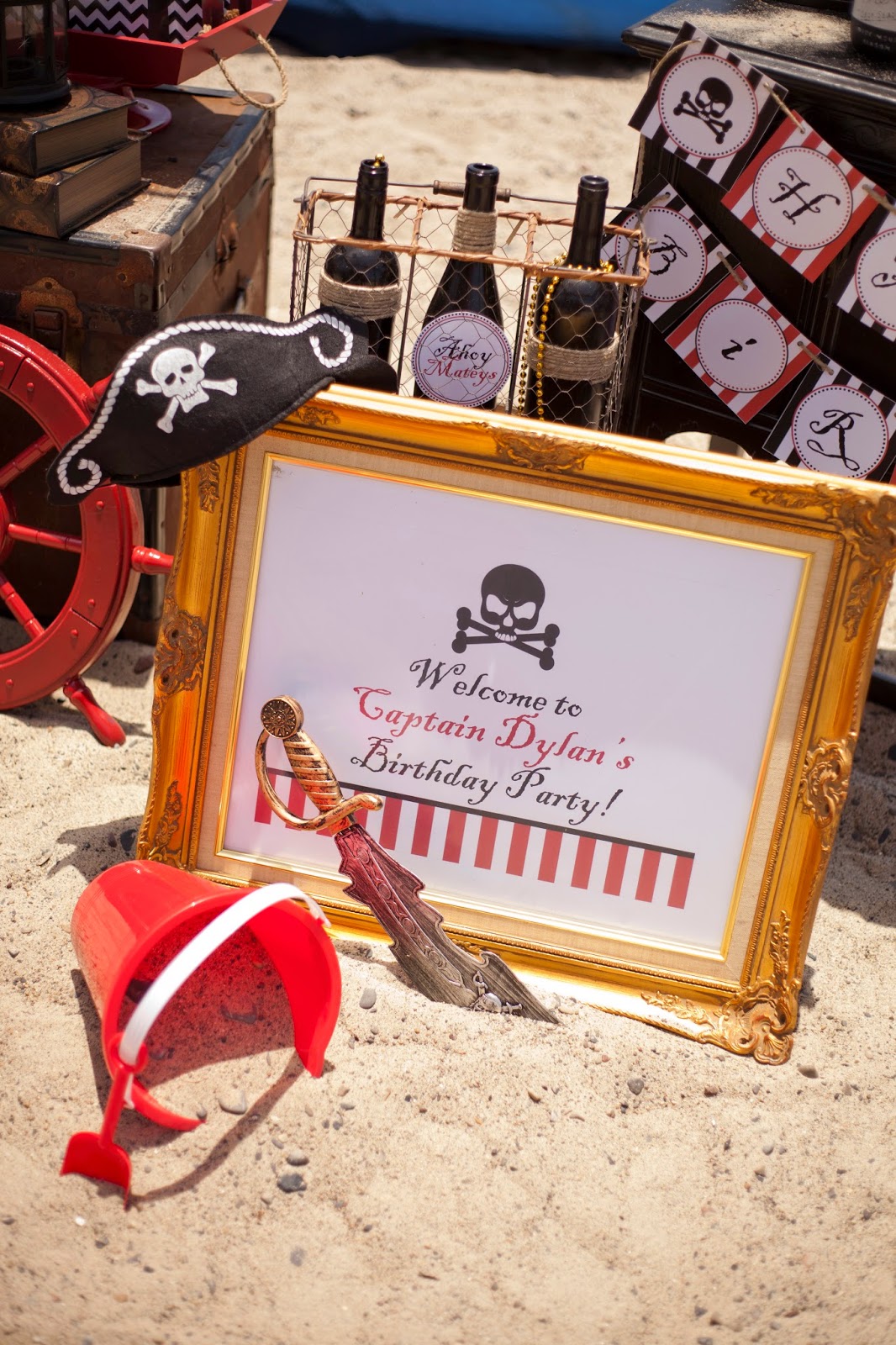LAURA'S little PARTY: Pirate party on the beach!