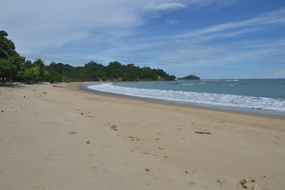 Pantai Tamban Sang Idola Baru Tempat Wisata Pantai di Malang
