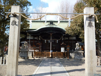 東成区中道の八阪神社注連柱