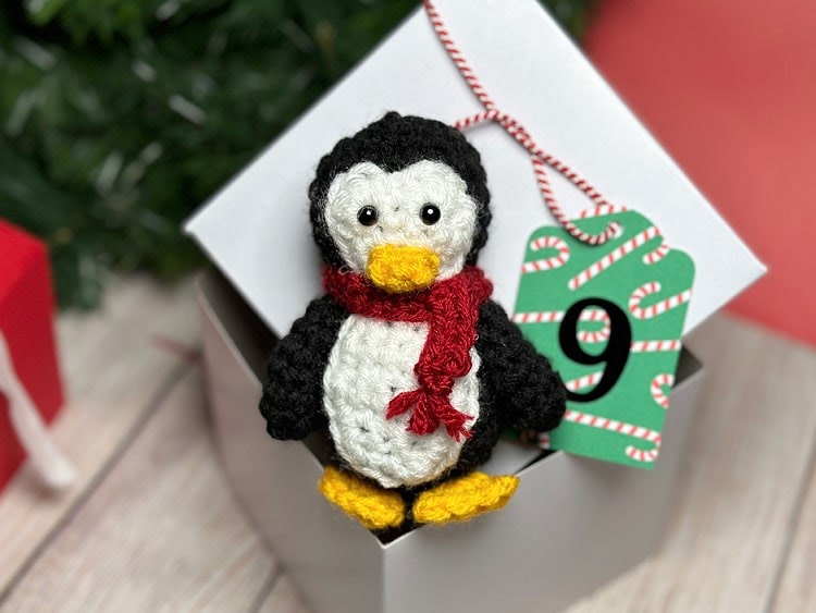 Hoooked Crocheted Amigurumi Frosty Penguin Kit – thekraftymobile