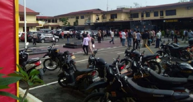   Bomb Explodes at Medan Police Headquarters