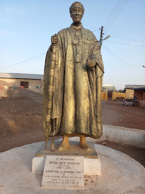 Image - Statue of late Nab Azantilow Ayieta