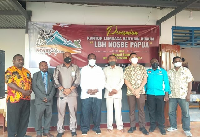 Bupati Sorong, Johny Kamuru Resmikan Kantor Lembaga Bantuan Hukum ( LBH ) Nosbe Papua