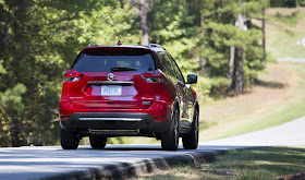 Rear 7/8ths view of 2017 Nissan Rogue Hybrid