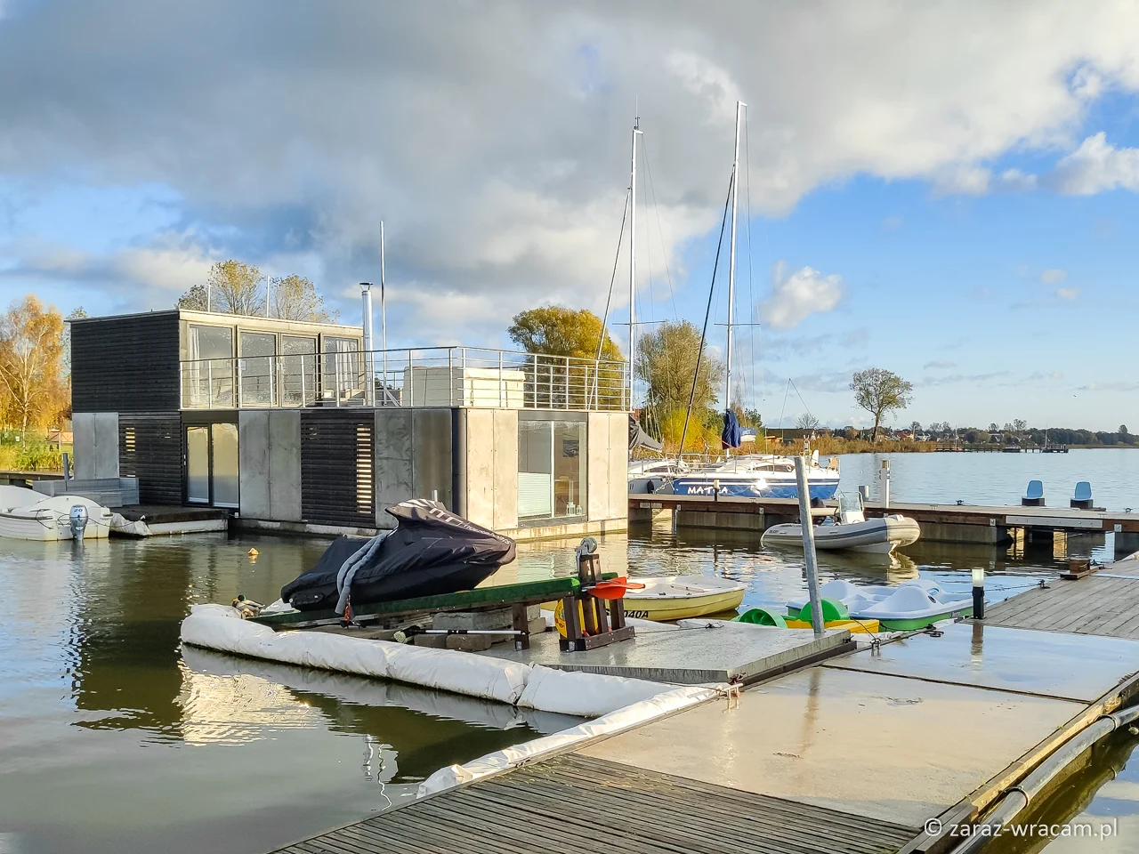 HT HouseBoats