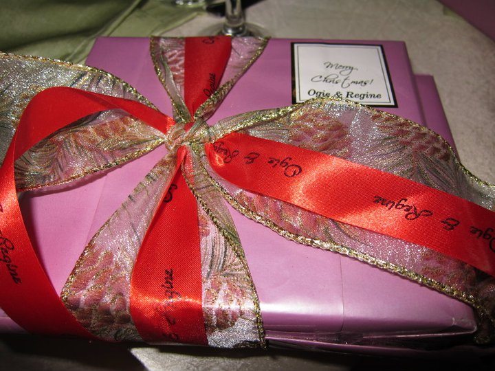 Regine and Ogie Wedding Giveaways I really love the personalized ribbons 