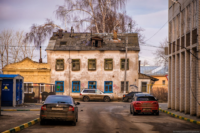 Старой здание - вид с улицы