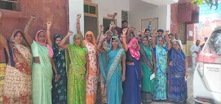 जौनपुर: महिलाओं ने प्रदर्शन कर डीएम से लगायी न्याय की गुहार | #NayaSaveraNetwork