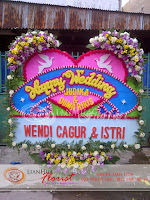 bunga papan pernikahan, bunga ucapan selamat, toko karangan bunga, toko bunga jakarta, toko bunga, florist jakarta, karangan bunga happy wedding, bunga papan grand opening, bunga papan variasi