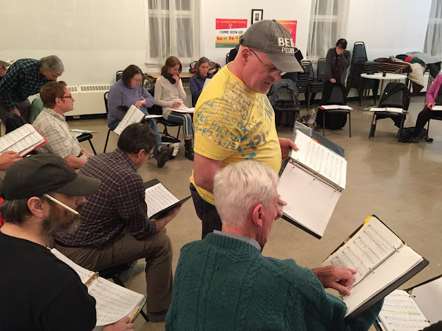 Keith asks Pete about a detail in the bass part - while Darren pays close attention