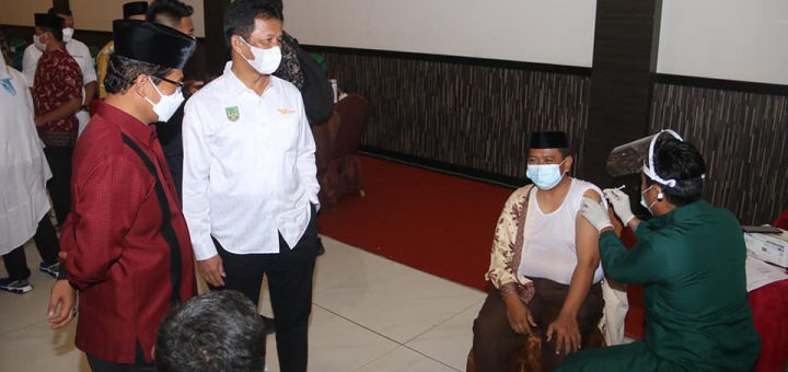 Walikota Batam Bersama Wagub Kepri Tinjau Vaksinasi Covid-19 Terhadap Guru TPQ