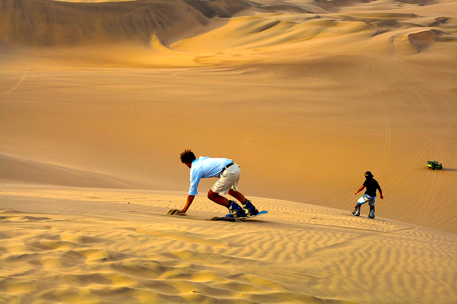 Sandboarding Peru