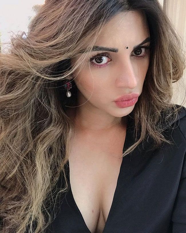 Actors Gallery: Shama Sikander Looks Pretty In Black Dress