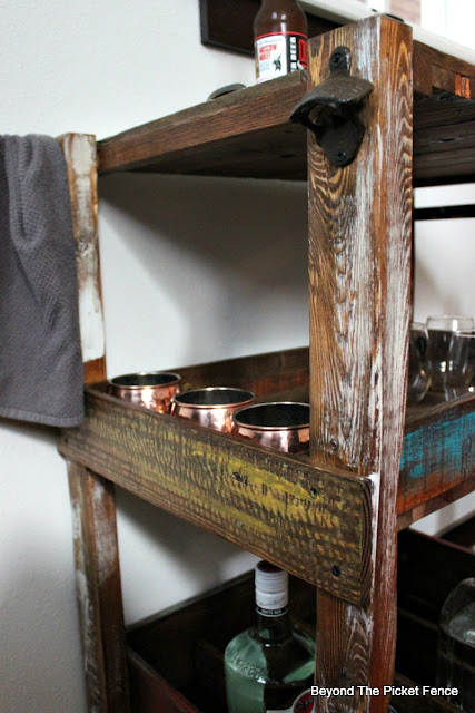 bar cart, rustic industrial, pallets, reclaimed wood, salvaged, bar, moscow mule, http://goo.gl/vDoqBv