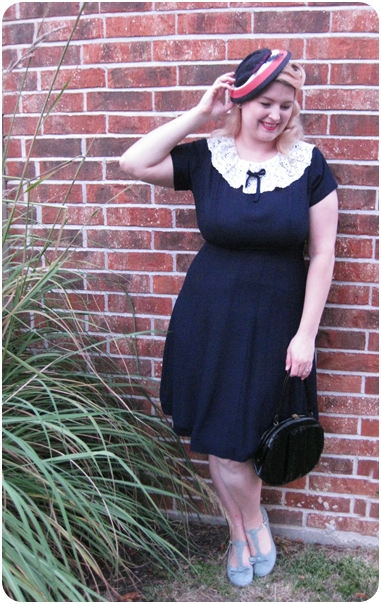 1940s plus size vintage dress and vintage 1940s straw hat via Va-Voom Vintage