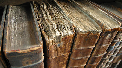 computer wallpaper antique books