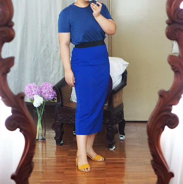 Outfit Breakdown : Wearing A Monochromatic Blue Outfit With A Pop of Yellow