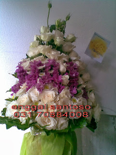 bouquet bunga meja segar mawar putih