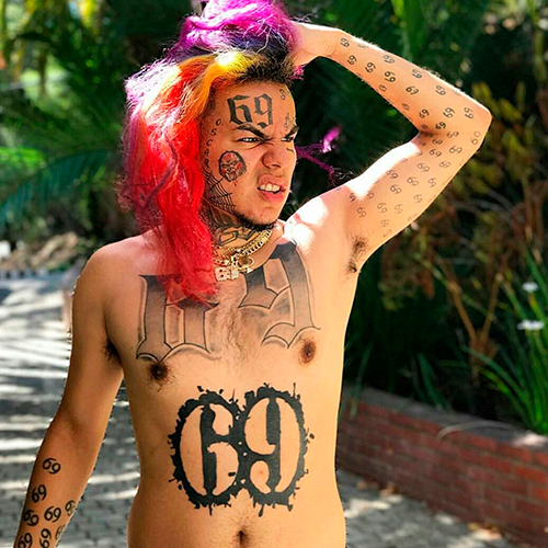 Suvaco peludo do 6ix9ine em foto sem camisa