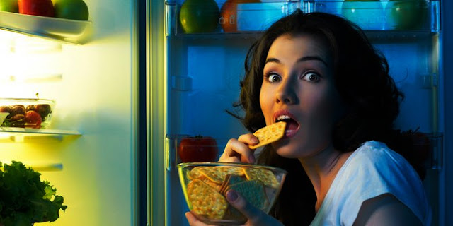 Ini Pemicu Kenapa Makan di tengah Malam Gampang Buat Kamu Lebih Gendut