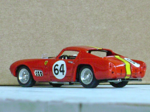 http://gauchomodels.blogspot.com.ar/2013/09/ferrari-250-gt-bang-143.html