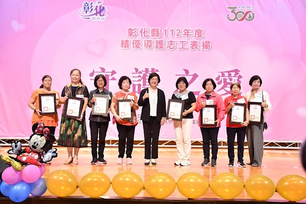 ▲服務年資25年以上資深導護志工有8人。（彰化縣政府提供）