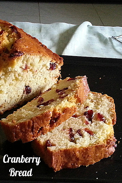 Cranberry Bread Recipe @ treatntrick.blogspot.com