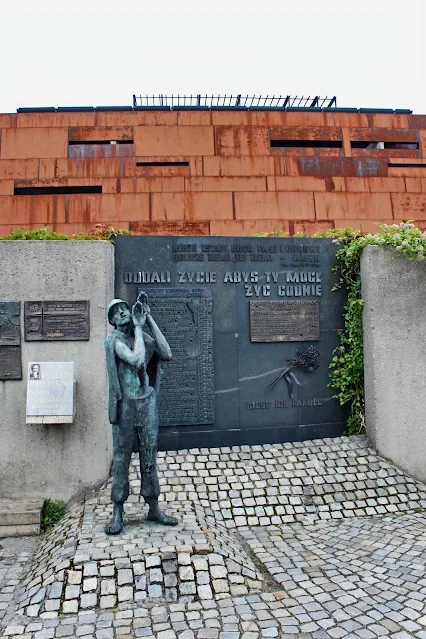 monuments for the fallen shipyard workers in Gdansk