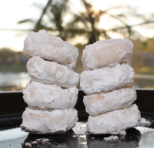 lemon powdered sugar covered girl scout cookies