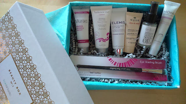 Unboxing Lookfantastic Beauty Box - October 2015