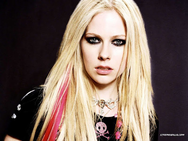 Avril Lavigne Biography and Photos