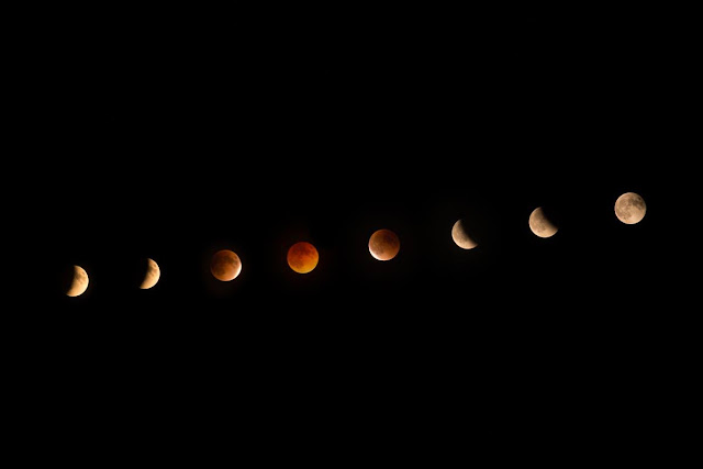 Quá trình Mặt Trăng chuyển màu đỏ và trở lại màu bình thường khi xảy ra Nguyệt thực toàn phần trên bầu trời Sài Gòn. Hình ảnh đã được xoay ngang và điều chỉnh kích thước cũng như khoảng cách giữa các pha. Hình ảnh: Tuấn Mạch.