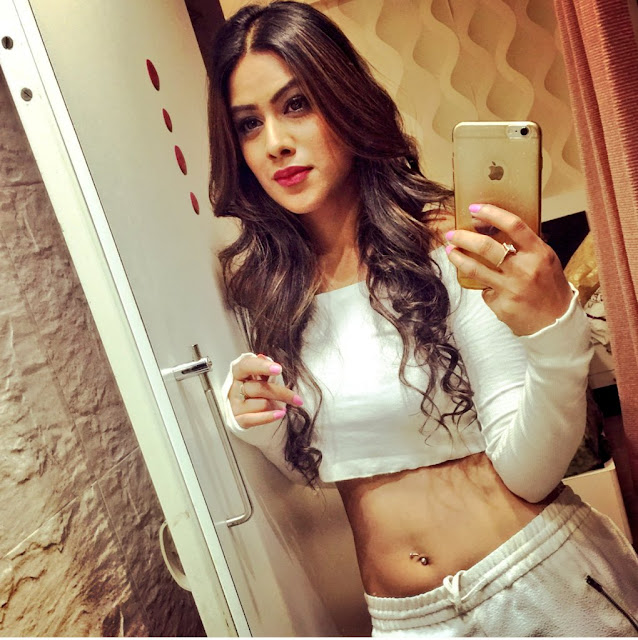 Nia Sharma Hot Photo Shows Navel