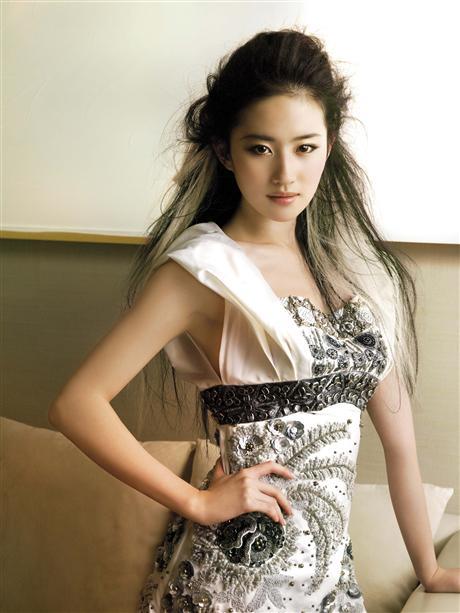 Chinese Celeb Actress Liu Yi Fei