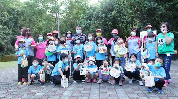 ▲芬園鄉挑水古道的賞桐活動，彰化文德國小、寶山國小童遊桐花園。（圖／文德國小提供）