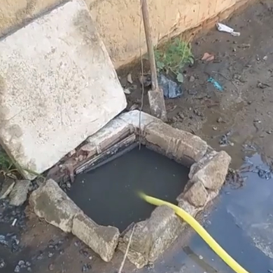 Moradores do Conjunto Habitacional São José reclamam de esgoto a céu aberto