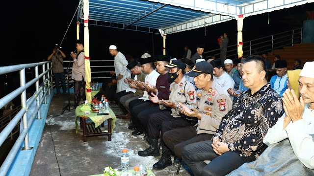 Polres bersama TNI dan Pemkab Lingga Lakukan Pengamanan Pawai Takbir Keliling