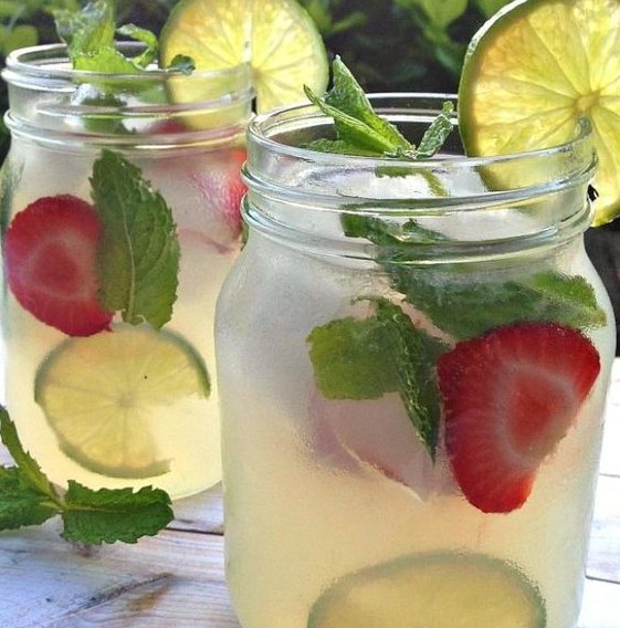 Refreshing Summer Drinks: Vodka Mint Lemonade Cocktail With Stoli #Cocktail #SummerDrinks