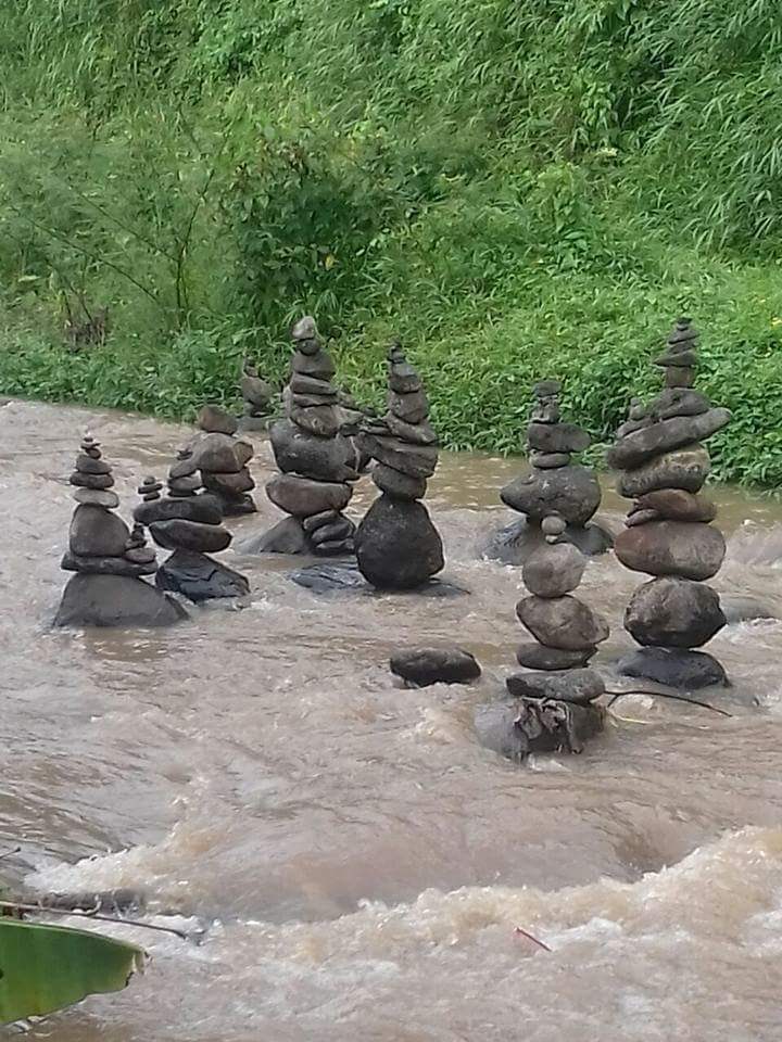 Infounik dan Menarik Batu  bersusun di Sungai Cibojong 